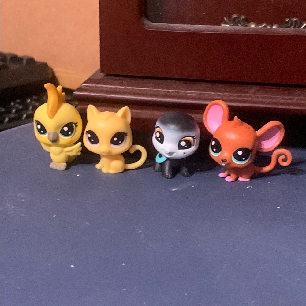 Colorful Small Pet Figurine Set